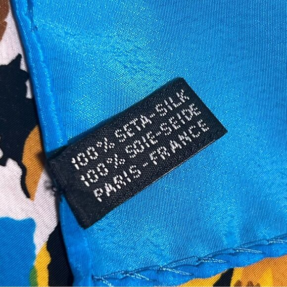 Versace Vibrant Leopard Silk Scarf 🔥🔥🔥 - Picture 4 of 5